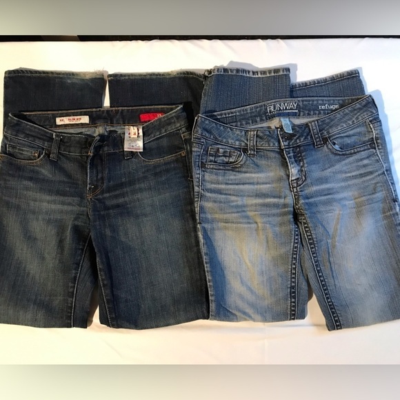 🌙TWO PAIRS OF JEANS SIZE SIZE 4! REFUGE AND X2 - Picture 1 of 6